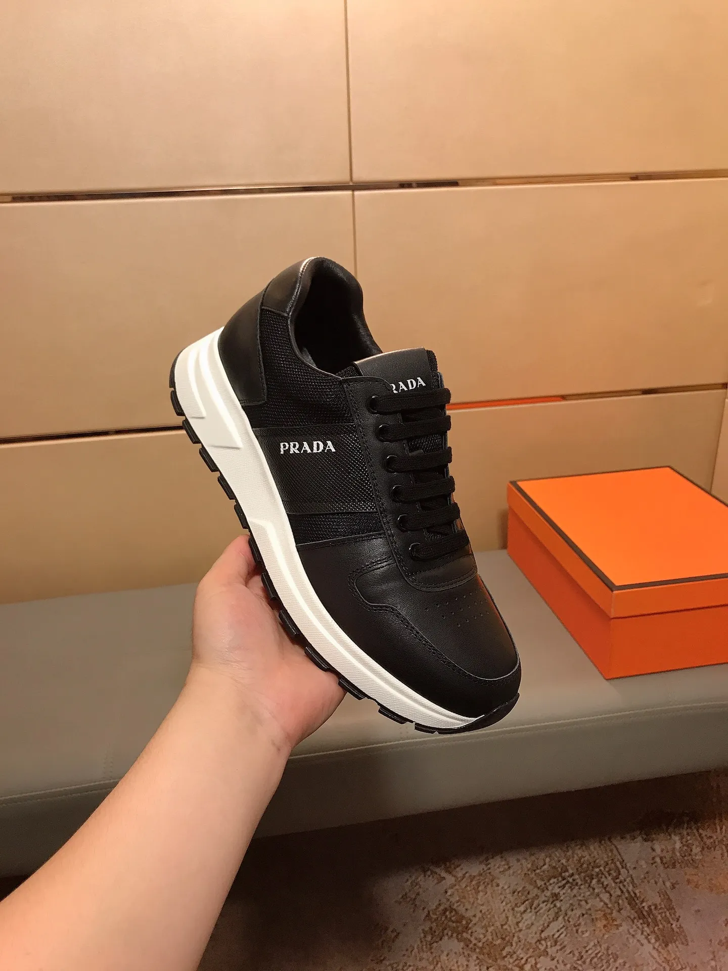 Ex-factory price 400 👟👟【PRADA】Prada's new men's fashion sports and casual shoes🇨🇳High-end boutique💯Exquisite details, uppers made of cowhide + breathable fabrics, pigskin lining🌶🌶Lightweight, wear-resistant and non-slip original outsole, comfortable to wear🎋Classic craftsmanship, fine workmanship, worth owning Code number: 38-44